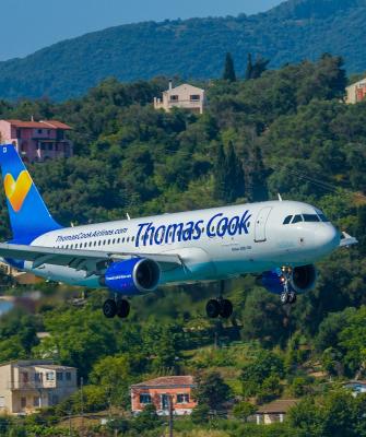Αεροσκάφος της Thomas Cook προσγειώνεται στο αεροδρόμιο της Κέρκυρας