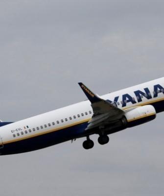 Αεροσκάφος Ryanair απογειώνεται