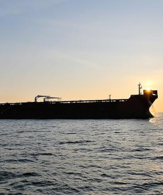 Δεξαμενόπλοιο στη θάλασσα