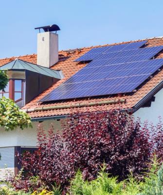 Φωτοβολταϊκά σε στέγη