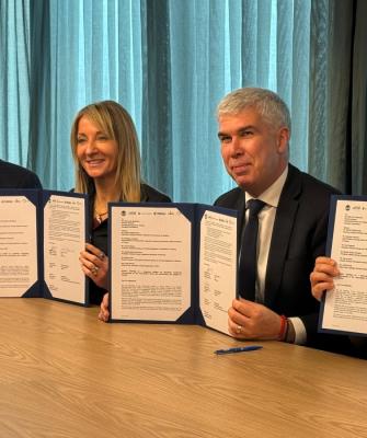 Εταιρική υπογραφή συμφωνίας