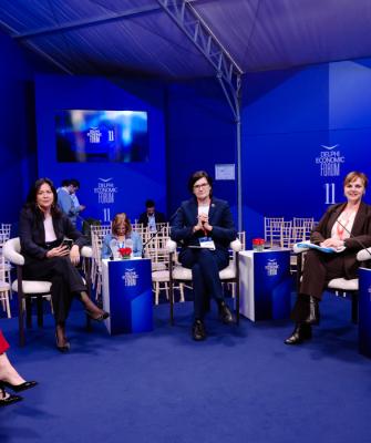 Άτομα στο στο 11ο Οικονομικό Φόρουμ των Δελφών 