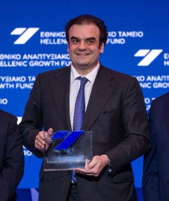 Άτομα της κυβέρνησης σε εκδήλωση για το Υπερταμείο