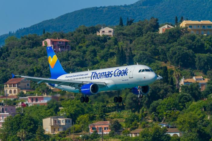 Αεροσκάφος της Thomas Cook προσγειώνεται στο αεροδρόμιο της Κέρκυρας