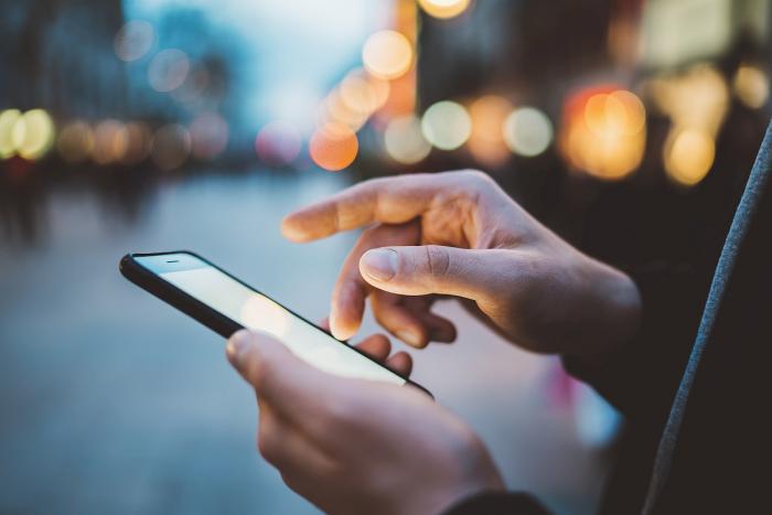 Χρήση smartphone χεριών