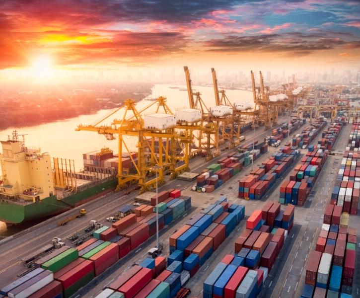 λιμάνι με κοντέινερ