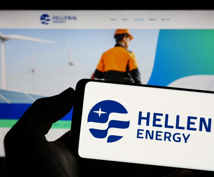 Λογότυπο HelleniQ Energy σε οθόνη Λογότυπο HelleniQ Energy