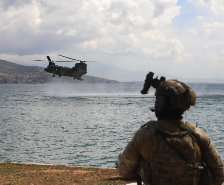 Ελικόπτερο Chinook άσκηση