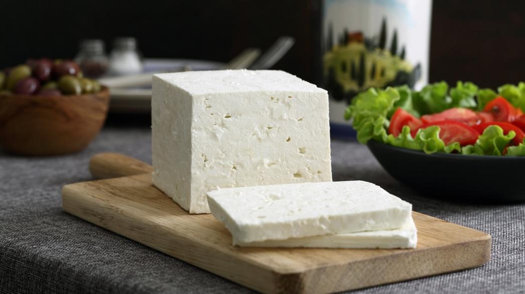 Γιατί απειλεί τη φέτα το λευκό τυρί, σε κρίση η ελληνική τυροκομία |  Business Daily