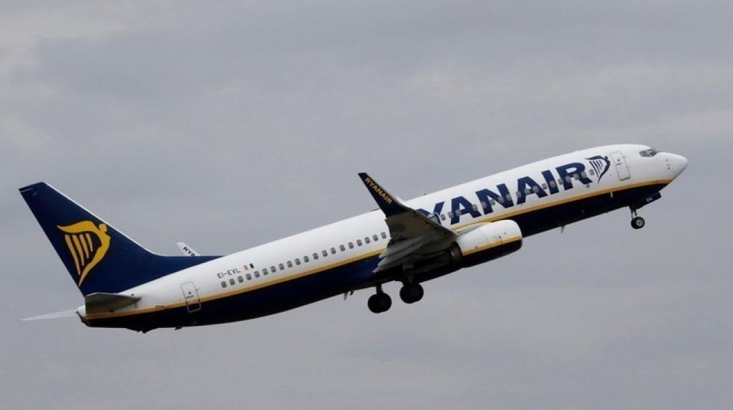 Αεροσκάφος Ryanair απογειώνεται