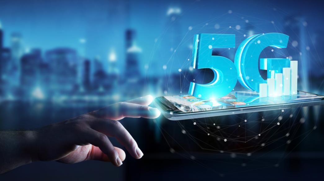 5G-diktyo-texnologia-tilepikoinwnies-smartphones