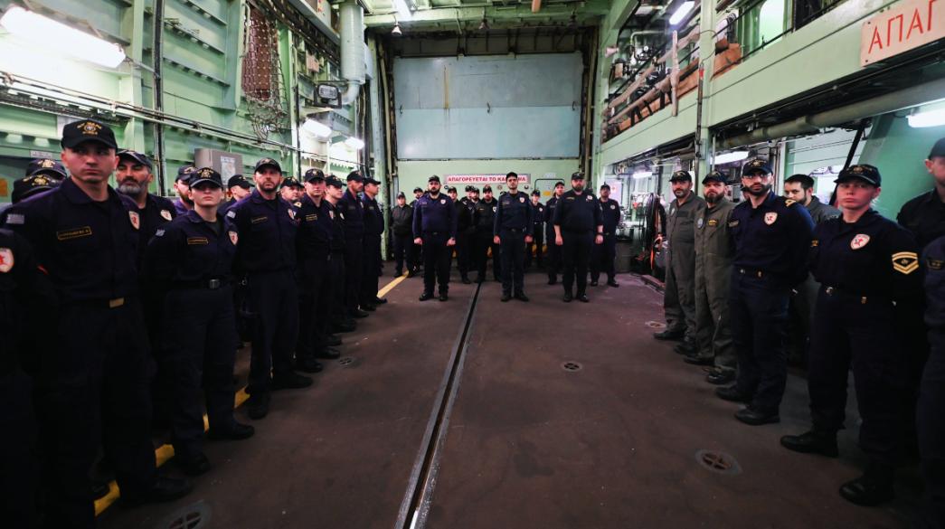 Άνδρες του στρατού σε πλοίο