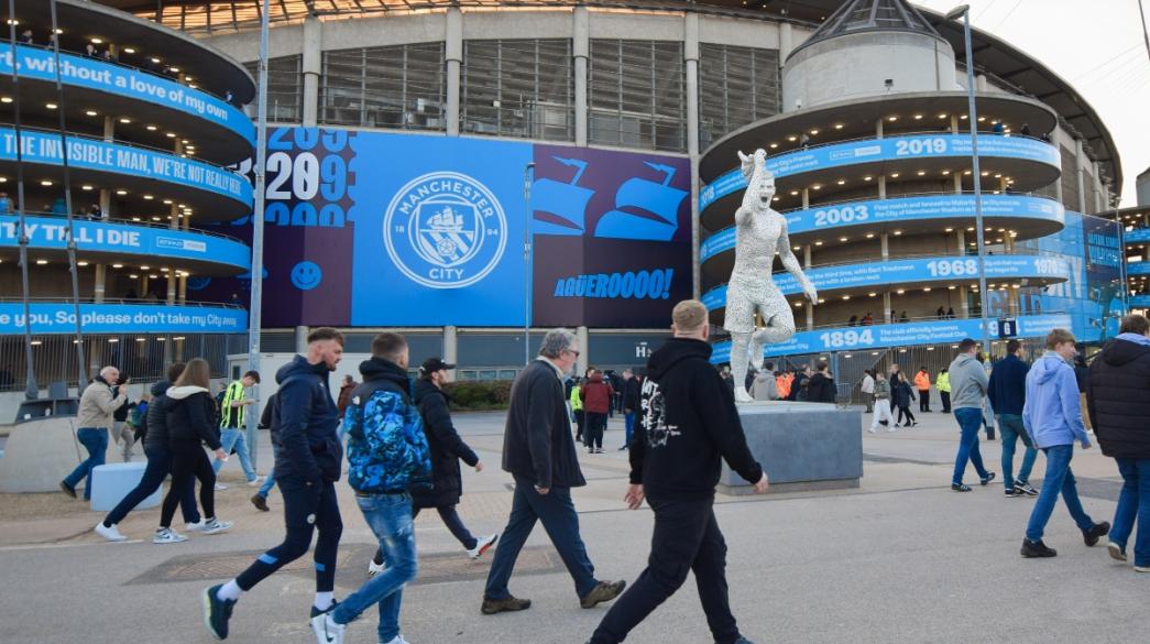 Οπαδοί στο Etihad Stadium