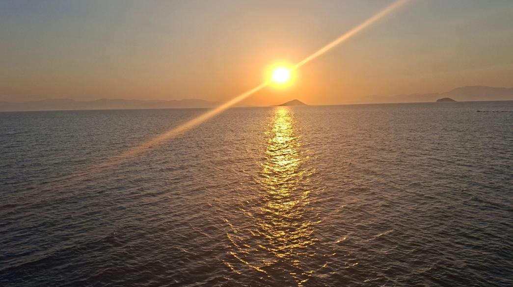 Ηλιοβασίλεμα στη θάλασσα
