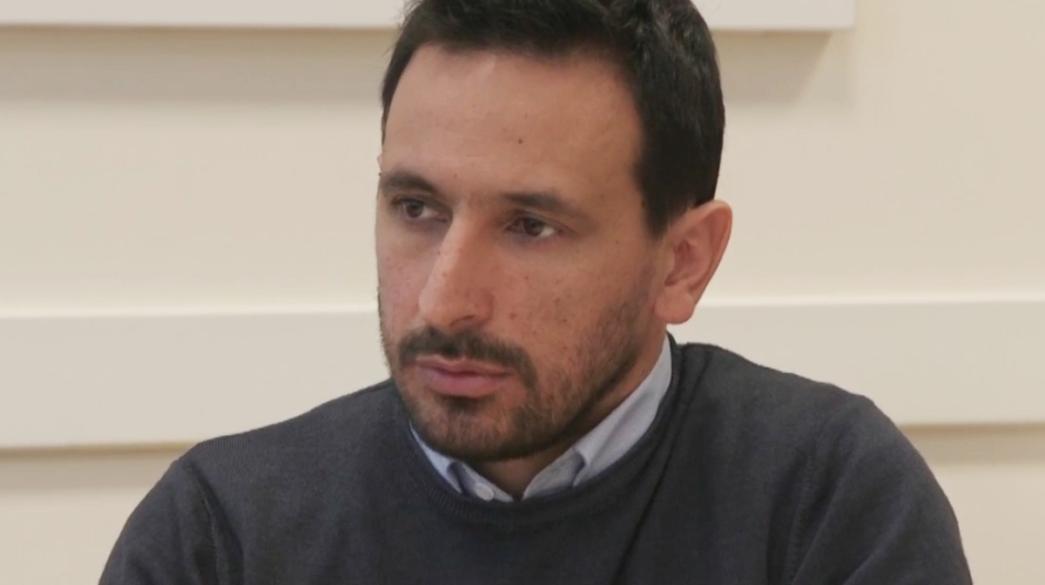 Καθηγητής σε συνέντευξη