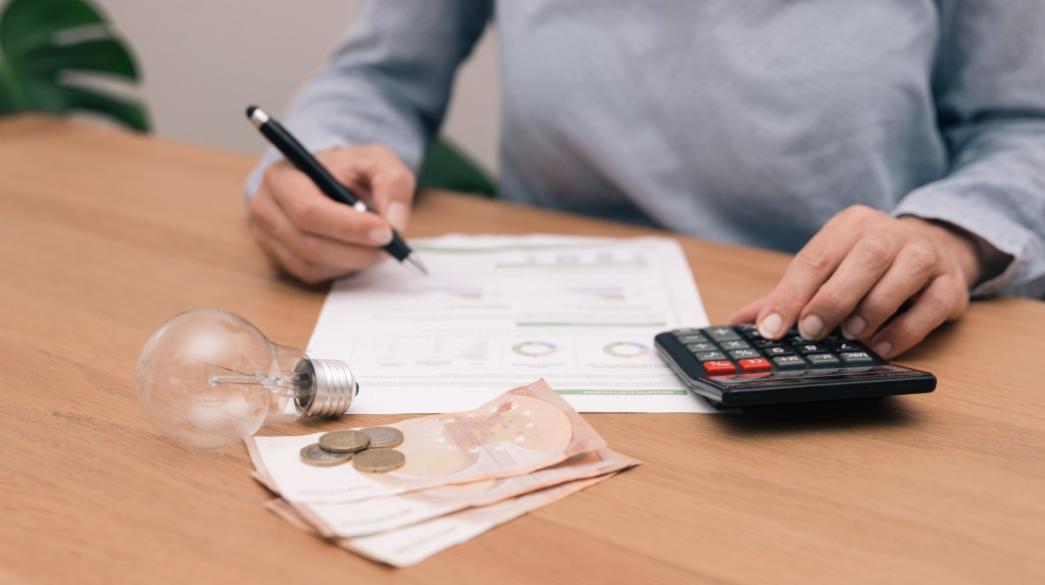 ΔΕΗ: Σημαντικές μειώσεις στα τιμολόγια ρεύματος Σεπτεμβρίου για τα νοικοκυριά ΔΕΗ τιμολόγια