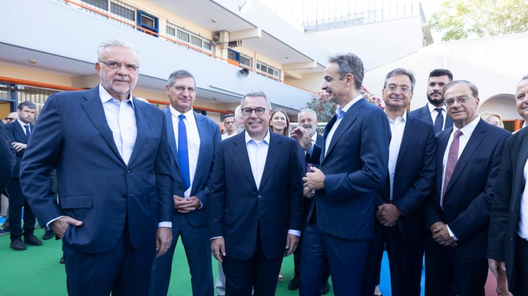 Δέσμευση τραπεζών για στήριξη της Παιδείας μέσω «Μ. Γιαννάκου» Ο πρωθυπουργός, Κυριάκος Μητσοτάκης με τους τραπεζίτες