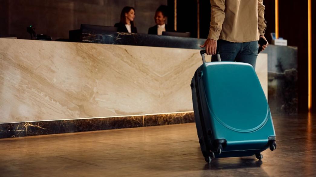 Τουρίστας σε ξενοδοχείο