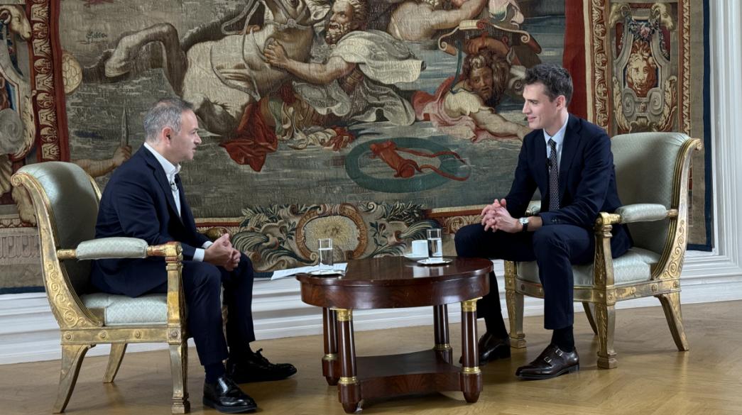 Μάρκος Βερέμης, Άρθουρ Μένς