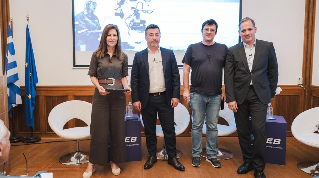 Άτομα σε εκδήλωση του ΣΕΒ