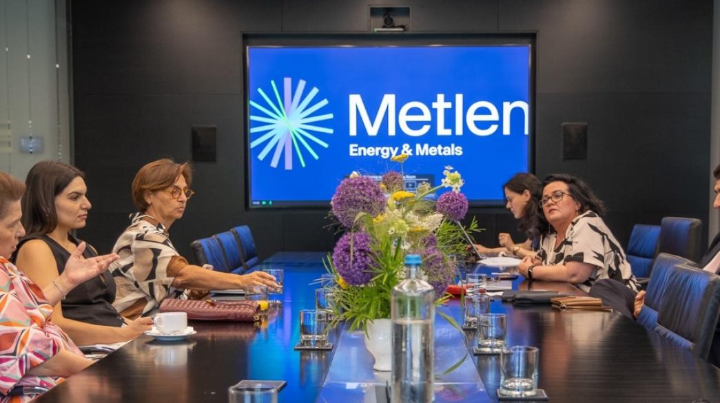 Άτομα από την Metlen