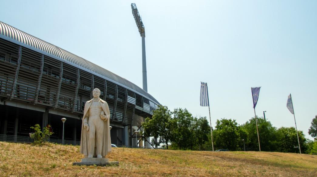 Άγαλμα στο Καυτανζόγλειο