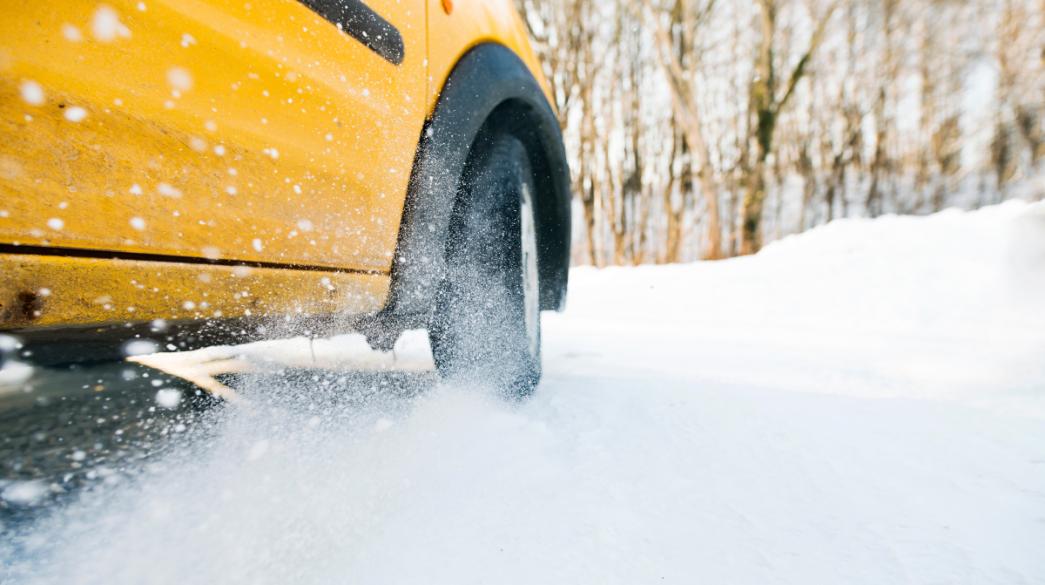 Αυτοκίνητο σε χιόνι