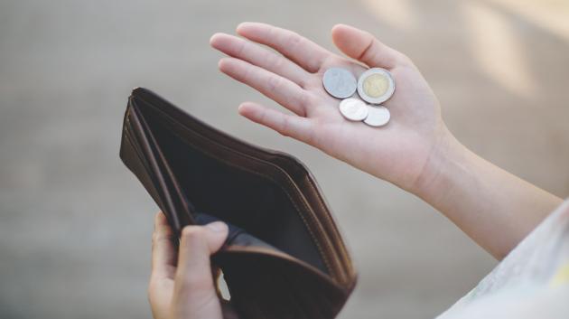 Άδειο πορτοφόλι και κέρματα