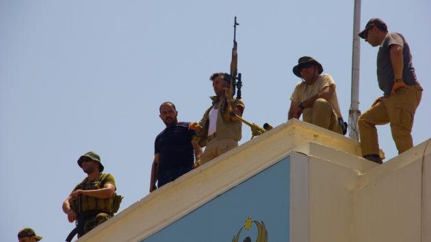 Κούρδοι στρατιώτες σε ταράτσα