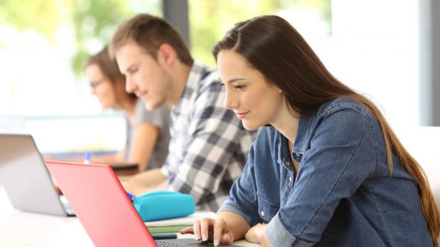 ΓΓυυννααίίκκαα  σσεε  υυπποολλοογγιισσττήή