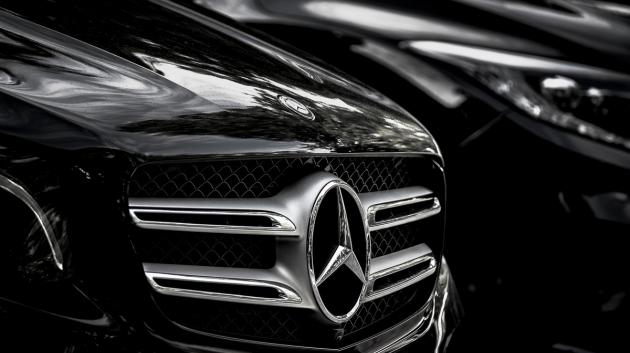 Μάσκα Mercedes-Benz κοντινό