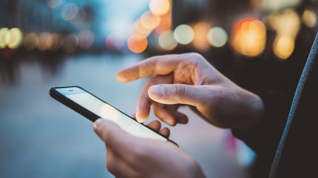 Χρήση smartphone χεριών