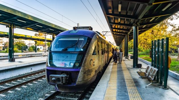 Προαστιακός σιδηρόδρομος τρένο
