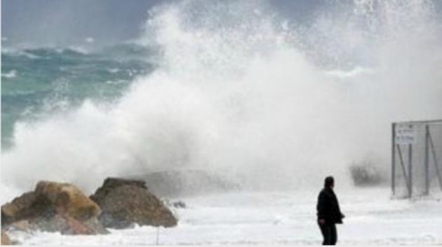 Ισχυρή θαλασσοταραχή ακτή