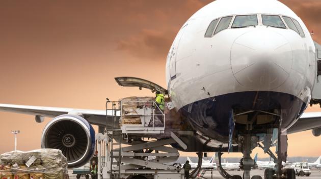 Φόρτωση εμπορευματοκιβωτίου αεροπλάνου