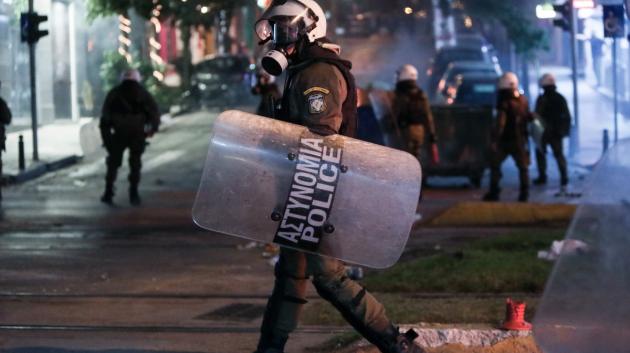 Αστυνομικός σε διαδήλωση