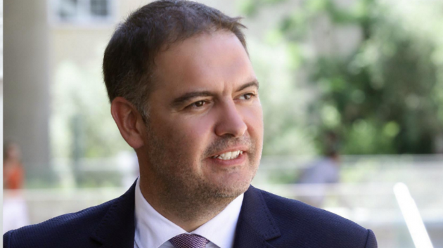 Άνδρας επιχειρηματίας χαμογελά