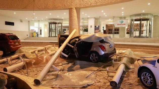 Κατεστραμμένο αυτοκίνητο σεισμού