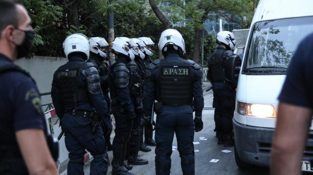 Έλληνες αστυνομικοί επιχειρούν