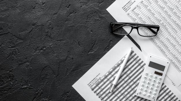 Λογιστικά έγγραφα και αριθμομηχανή