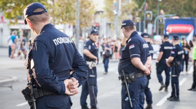 Σέρβοι αστυνομικοί δρόμος