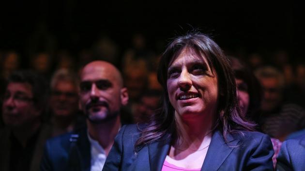 Ζωή Κωνσταντοπούλου χαμογελαστή