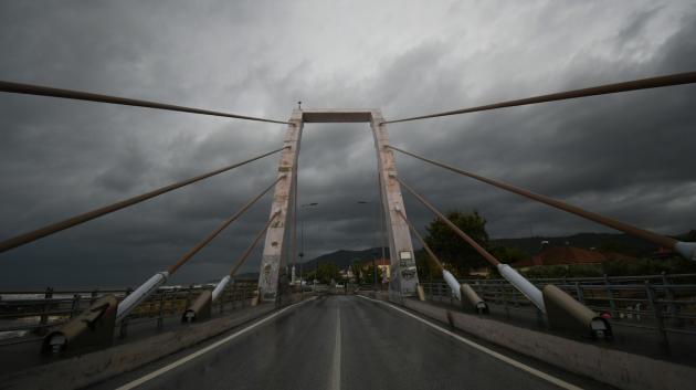 γέφυρα με καταιγίδα