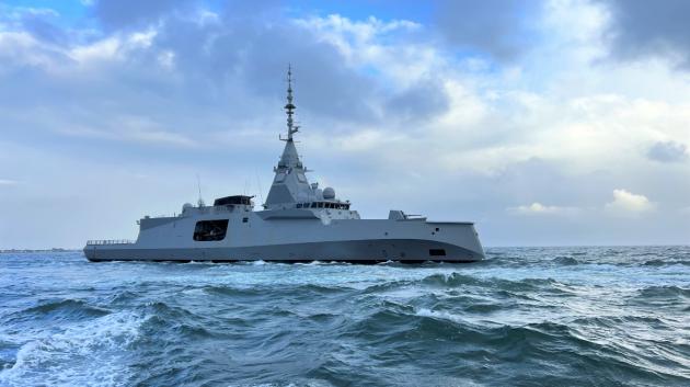 φρεγάτα FDI στη θάλασσα