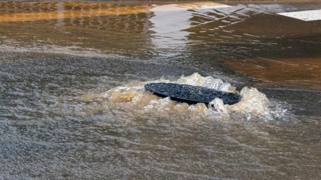 Πλημμυρισμένος δρόμος νερού