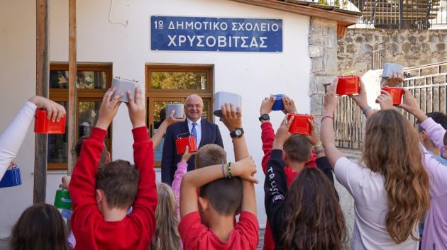 Μαθητές στο σχολείο Χρυσοβίτσας