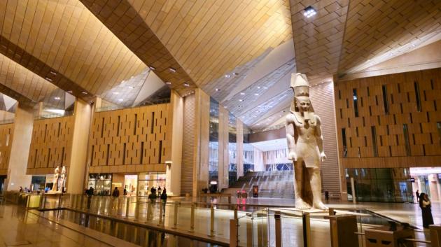 Άγαλμα στο GEM Γκίζας