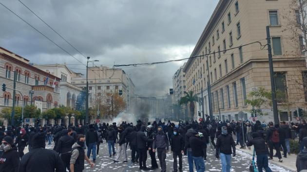 Πλήθος διαμαρτυρίας στο Σύνταγμα