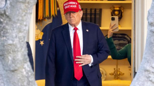 Ντόναλντ Τραμπ στο Οβάλ Γραφείο