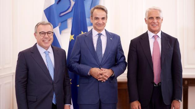 Κυριάκος Μητσοτάκης χαμογελά